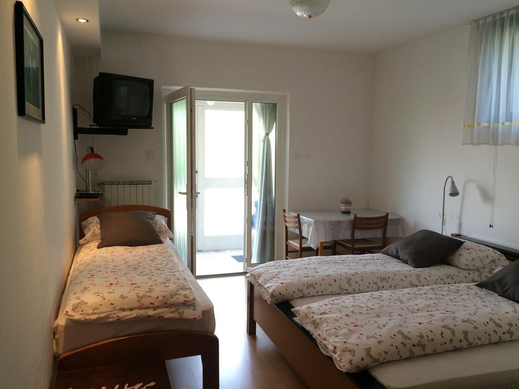 Tourist Rooms Sajovic Postojna Bilik gambar